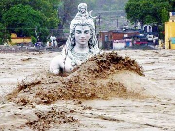 submerged-lord-shiva-idol-in-rishikesh