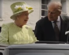 Королева Елизавета II решила нарушить традицию на похоронах мужа: "все из-за принца Гарри"