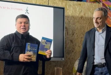 Козацькі таємниці на Куренівці: у київському ліцеї учні зустрілися з автором книги про характерників