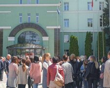 В Одессе студентов заставляют вкалывать на выборах: грязная агитация попала на видео