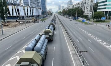 В Киев вошли танки и боевые машины: что происходит в украинской столице