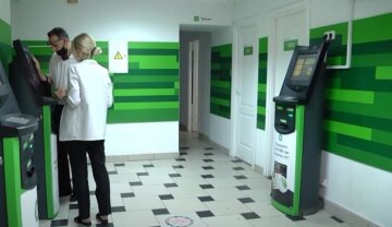 Українців лякають блокуванням карт Приватбанку: технічними роботами користуються шахраї