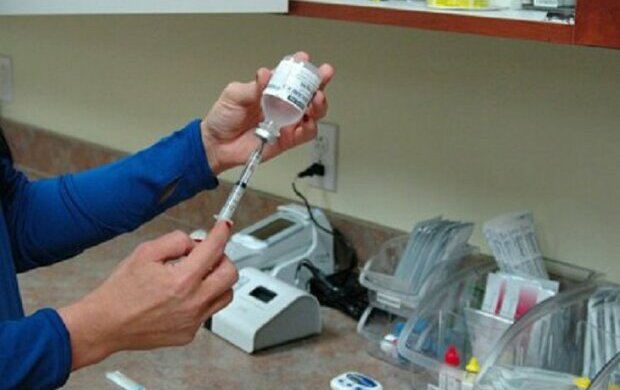 "Какую вакцину нам будут колоть?": в Раде хотят запретить украинцам выходить на работу без прививки