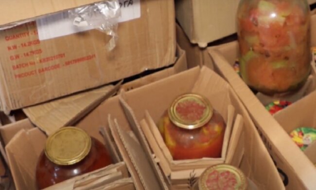 Безкоштовні продукти для ВПО та пенсіонерів у Харкові