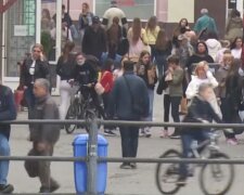 украинцы, на улице, маски, люди, без масок