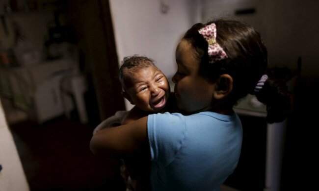 Топовые авиакомпании предложили работникам сменить рейсы из-за вируса Зика