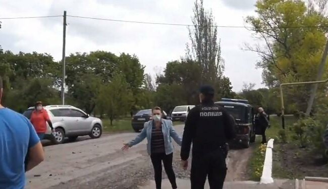 Любителі "руського мира" збунтувалися проти ЗСУ на Донбасі, відео: "Навіщо ви приїхали сюди всі?"