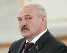 Велика біда з Лукашенком, лікарі роблять, що можуть: останні фото в мережу злили