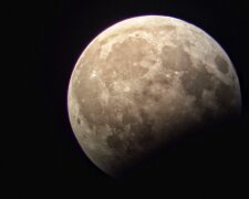 Таємниця Місяця розкрита: на Землю передали фото, яких світ ще не знав