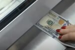 Готівки немає: у Нацбанку відповіли, куди зникли долари і коли в банках з'явиться валюта