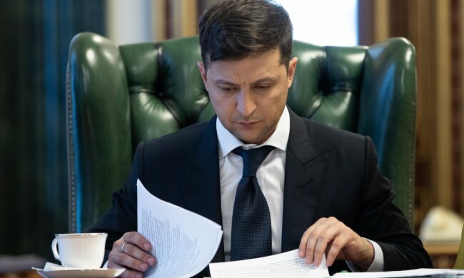 Батько бійця ЗСУ накинувся на Зеленського після трагедії на Донбасі: «Ти дійшов до краю, Верховний!»