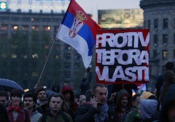 Протесты в Белграде: сербы недовольны избранием  «друга Путина» (фото)