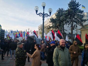 Патріотичні організації вийшли на захист української землі: подробиці та кадри мітингу під Радою