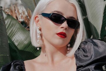 Пережившая онкологию Мика Ньютон поделилась радостной новостью и кадрами: "Счастливая девочка!"