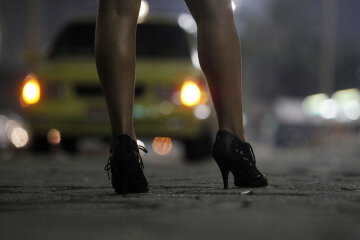 проститутка ноги машина дорога такси