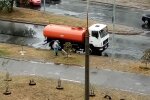 Київські комунальники полили дерева під час дощу: "Процес значно прискорюється"