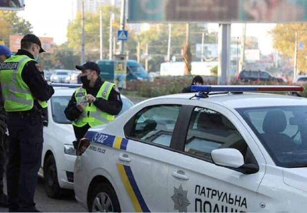Поліція швидко виявила місцевих хуліганів, які перевернули Ханукію в Дніпрі