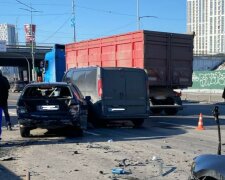 BMW отбросило на несколько машин: в Киеве случилась масштабная авария, кадры ДТП