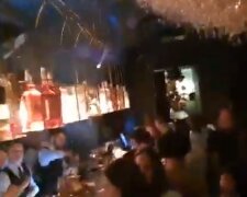 В Одесі "борці за карантин" задули газом ресторан, щоб розігнати відвідувачів: кадри НП
