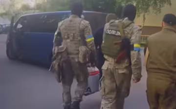 У Києві патрульному загрожує до 8 років в'язниці за побиття перехожого: "виник словесний конфлікт і..."