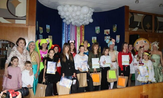 Свет против тревог: Национальная библиотека во Всемирный день ребенка устроила "Сказочную Переберию" для сильных духом украинских детей