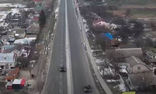 Вместо креста - номерной знак: жертв оккупантов похоронили у дороги, чтобы нашли родственники