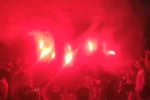 Бунт у центрі Києва спалахнув з новою силою, вулиця забарвилася в червоний: кадри заворушень