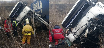 Вантажівки зіткнулися на дніпропетровській трасі: кадри масштабної аварії