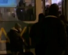 Літній чоловік випав з трамвая в Харкові: відео і деталі події