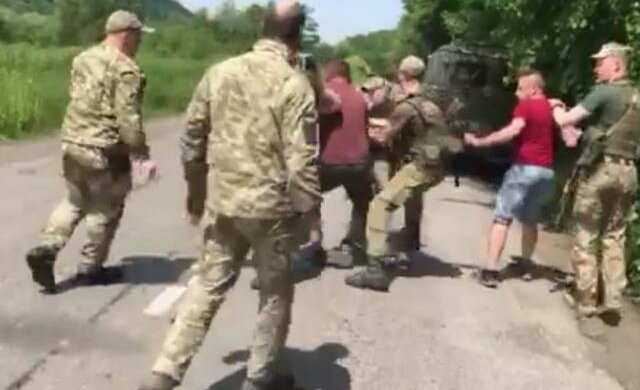 Українка вирішила завезти "русский мир" до Харкова, відео: "близько тисячі..."