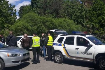 У храма в Киеве открыли стрельбу: съехались силовики, кадры