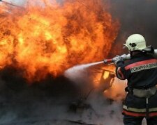 В Киеве срочная эвакуация: горит большой ТРЦ, дым столбом до небес