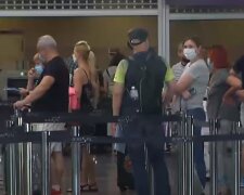 карантин маски туристи заробітчани аеропорт