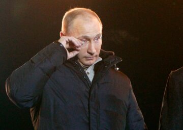 Путін поскаржився Макрону на західну зброю: нібито "руйнує громадянську інфраструктуру Донбасу"