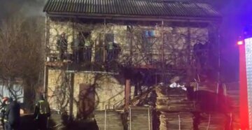 В Киеве админздание охватило пламенем: в пожаре оборвалась жизнь людей, подробности и фото
