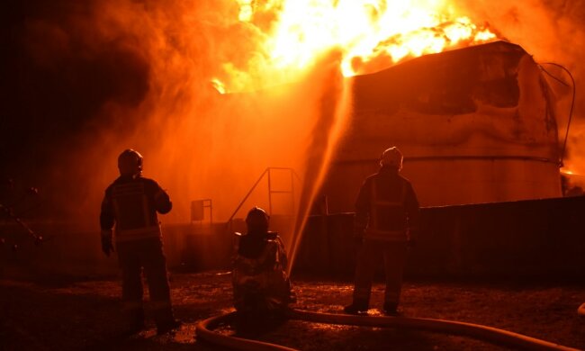 Пожар на нефтебазе в ровенской области ГСЧС пожарный