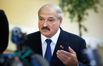 "Хватит стоять на коленях!": Лукашенко публично унизил Путина, скандальное заявление