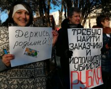«Спасибо, что живой»: в Ростове активисты провели “монстрацию” в поддержку рубля (фото)