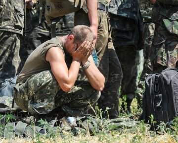 солдат плачет слезы война оос армия