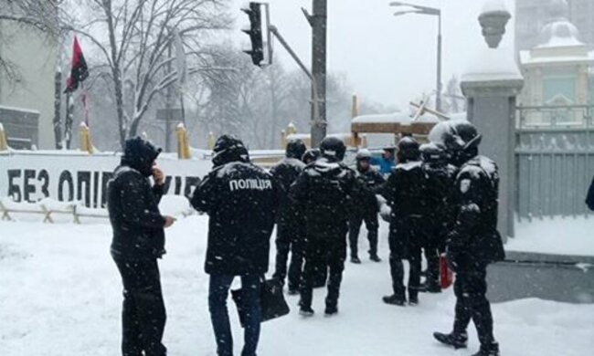 Днепрян просят не выходить из дома, в полиции сделали срочное обращение: что происходит