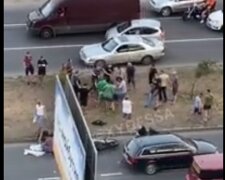 В Одессе толпа устроила самосуд над водителем, видео слили в сеть: "сбил мать с детьми"