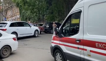 Движение заблокировали в центре Одессы, видео: "скорые не могут проехать к больным"