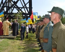 Пам’ять українських героїв прославили на рекордній висоті (фото)