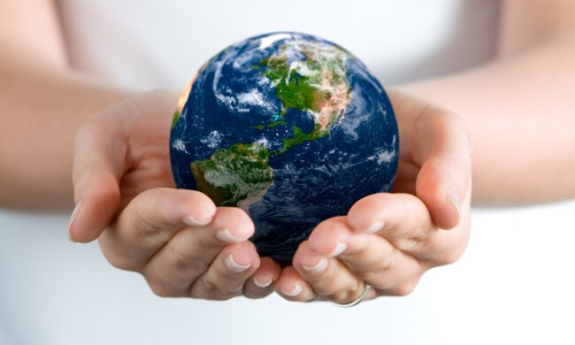 земной шар, ладони