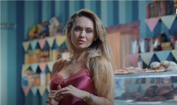 "Зрада": зірка серіалів "Квартал 95" висловила, що думає про виїзд з України