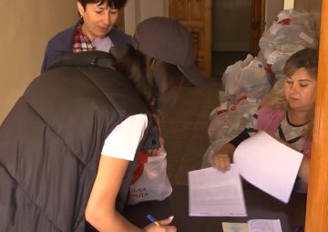 Безкоштовні продукти для ВПО та пенсіонерів у Запоріжжі