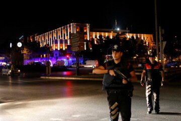 Турецкие силовики арестовали 754 военных
