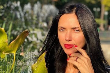 Фигуристая Вика из "НеАнгелов" в мокром бикини похвасталась крепким "орешком": "на пределе"