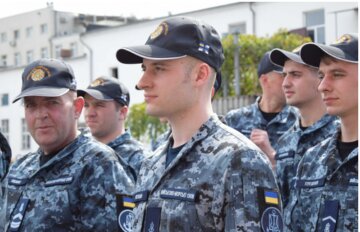 2019-09-16 17_29_14-Освобожденные из плена РФ украинские моряки вернулись в Одессу _ #Буквы — 