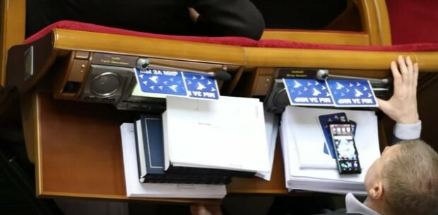 Нардепы забыли о приличии в Раде, позор попал на видео: «причинным местом по…»